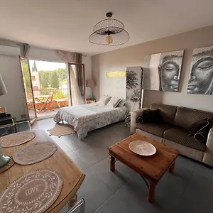 superbe-studio-34m2-avec-terrasse-apercu-mer.fr-provencehotel.com/